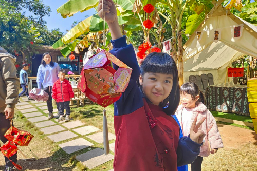 2025年2月13日红包变花灯,